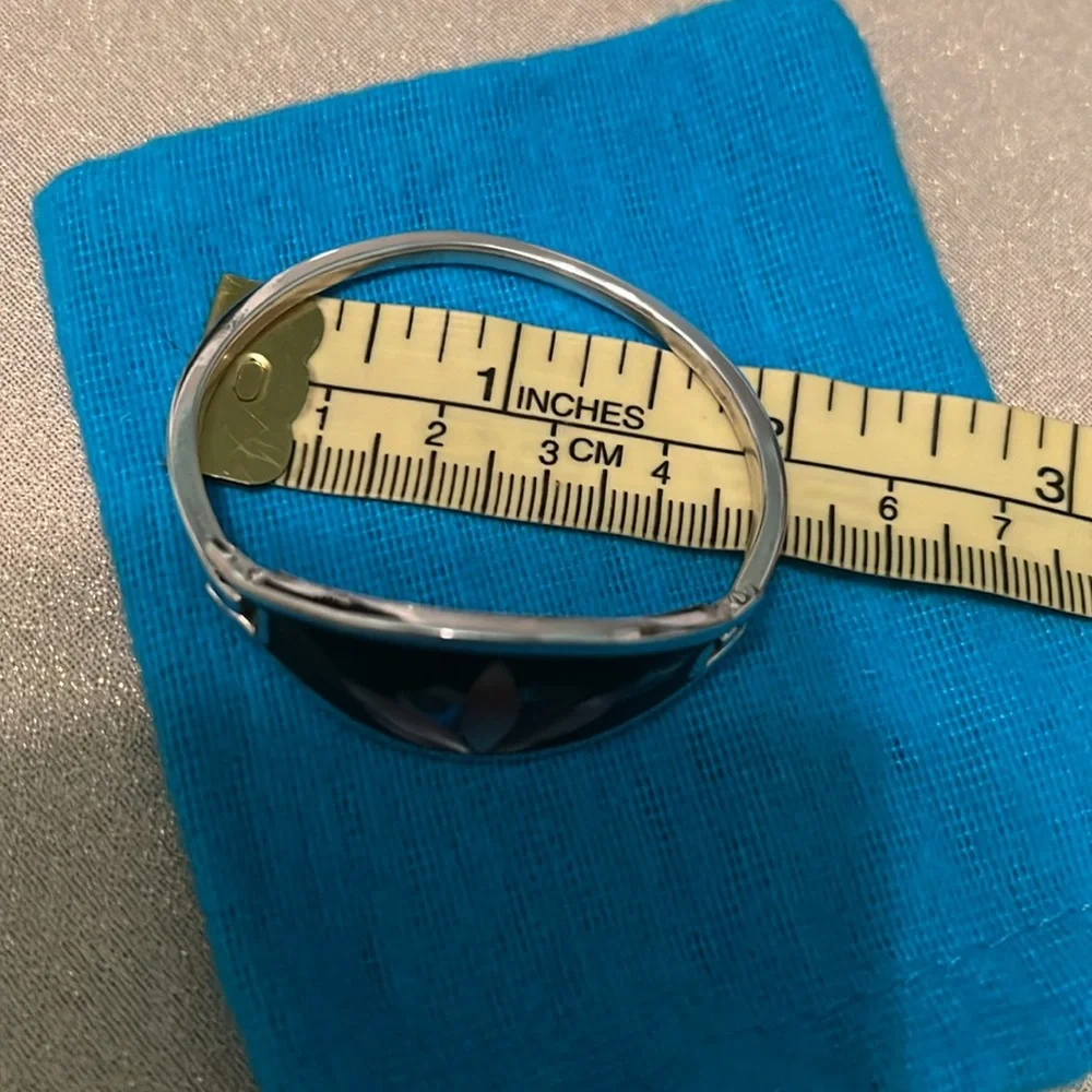 NWOT Alpaca Mexico Silver Abalone Inlay Hinge Children’s Bracelet